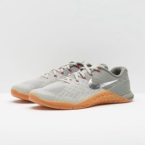 Nike Men’s Metcon 3 Dark Stucco/Metallic Silver